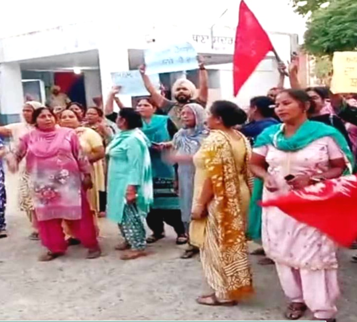 The leaders strongly condemned keeping the mid-day meal workers inside the police station